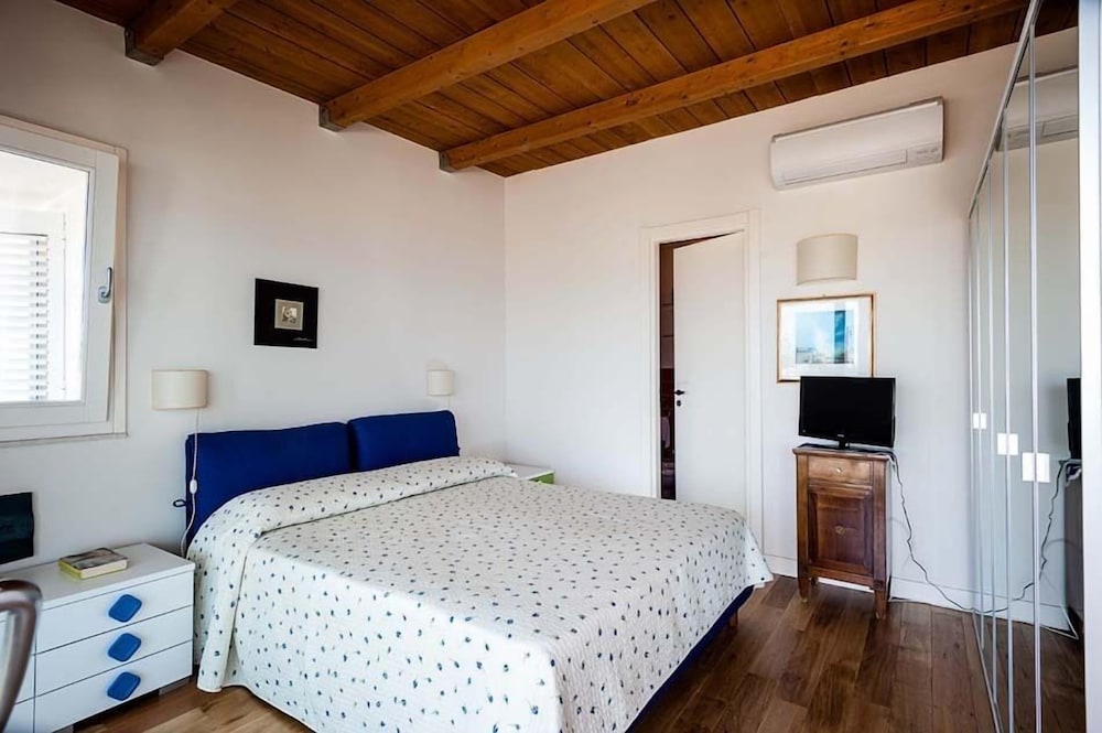 Condo, 2 Bedrooms, Sea View photo 1