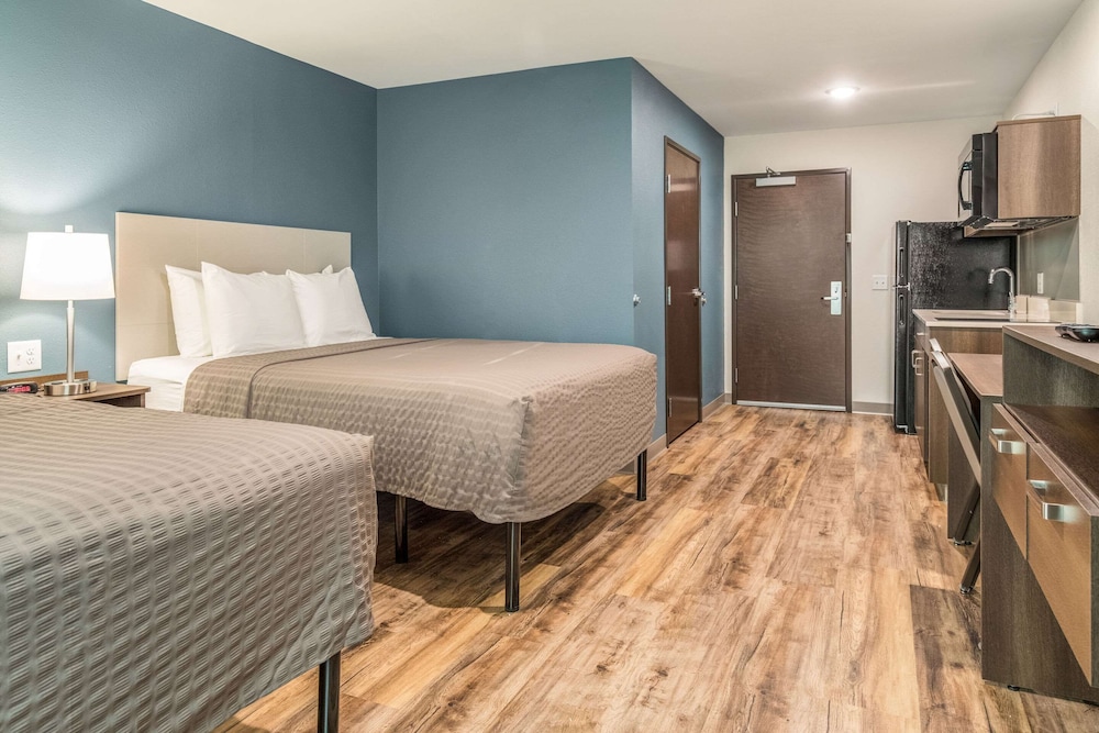Standard Room, 2 Queen Beds, Non Smoking - Photo 2