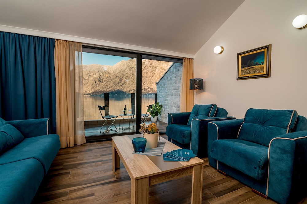 Deluxe Apartment, 1 Bedroom, Sea View, Beachfront (3)