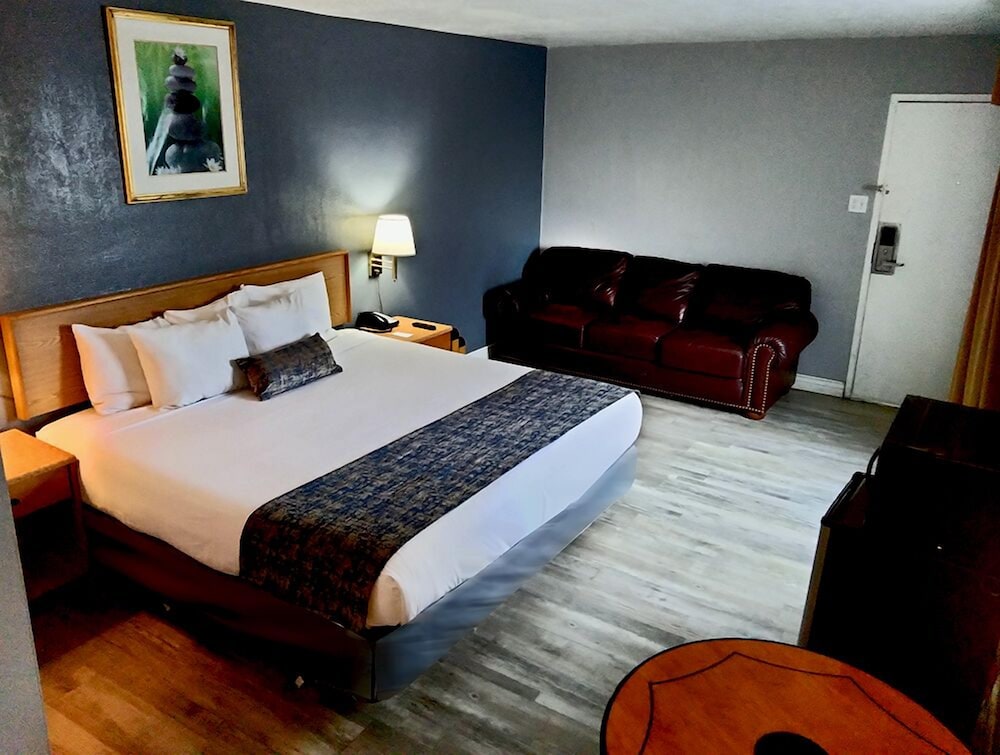 Deluxe Room, 1 King Bed photo 2