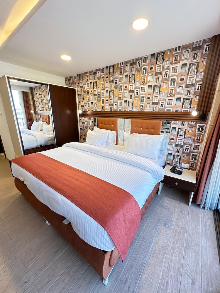 Comfort Twin Room, City View