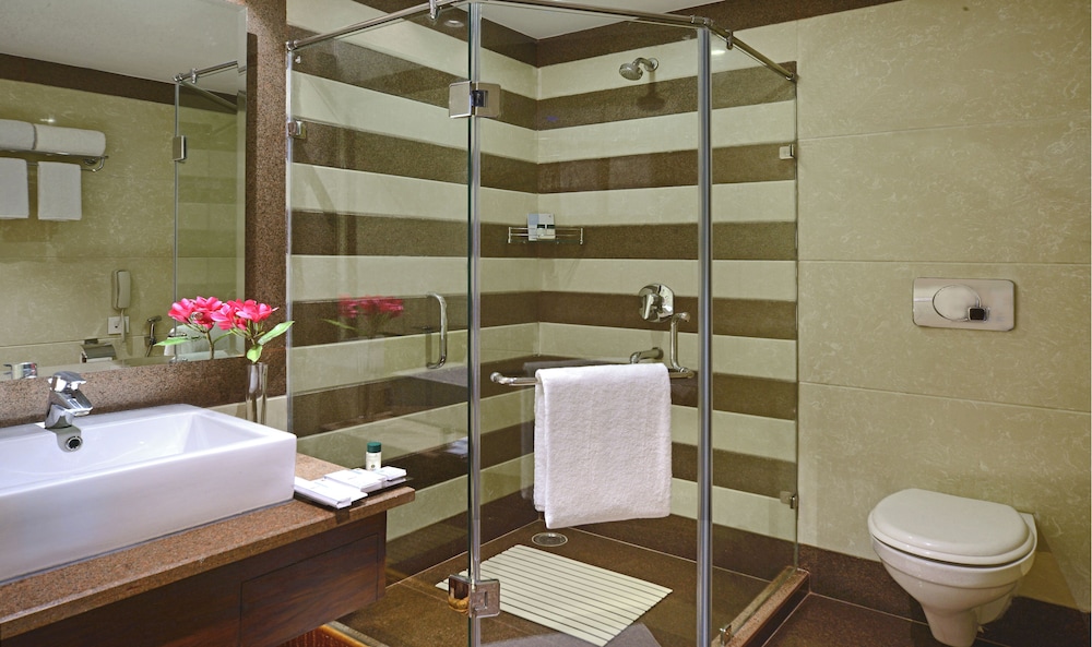 Standard Room, 2 Twin Beds (Deluxe Room Twin) photo 2