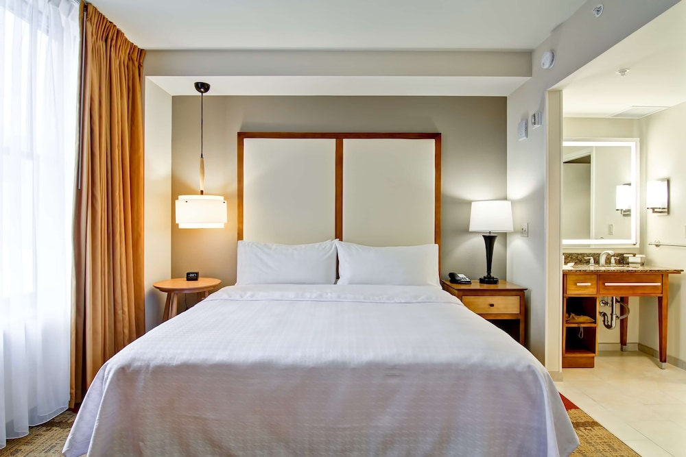 Suite, 1 King Bed, Accessible, Bathtub photo 2