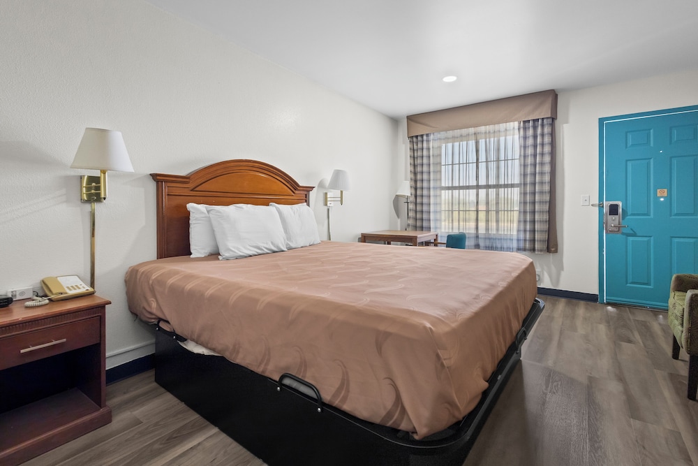 Capital O First Heritage Inn Rantoul IL I 57, Photo 4