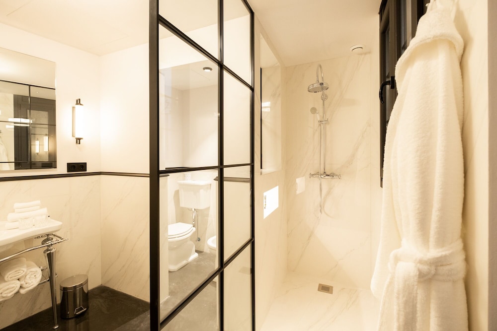 Superior Room - Photo 11