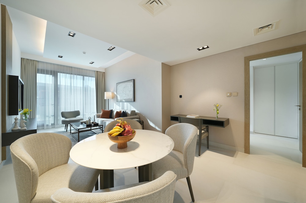 Luxury One Bedroom Apartment with Balcony thumbnail 6