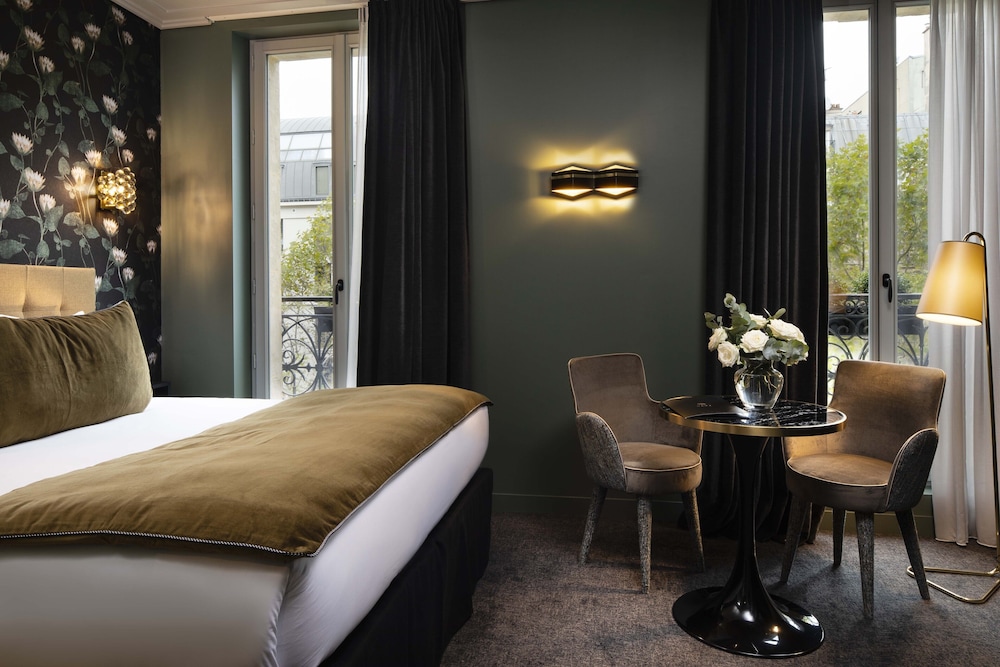 Deluxe room with Balcony photo 1