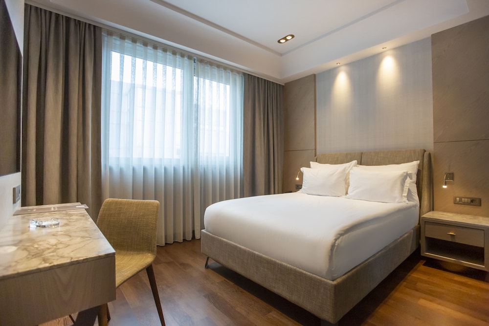Business Double Room - Photo 1