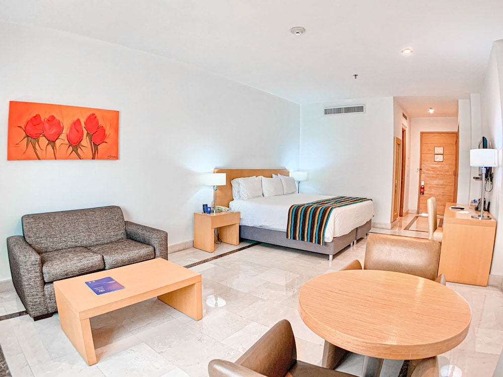 Standard Room, 1 King Bed - Photo 3