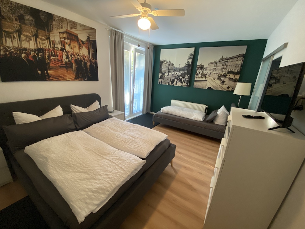 Family Apartment, 2 Bedrooms, Garden View photo 2