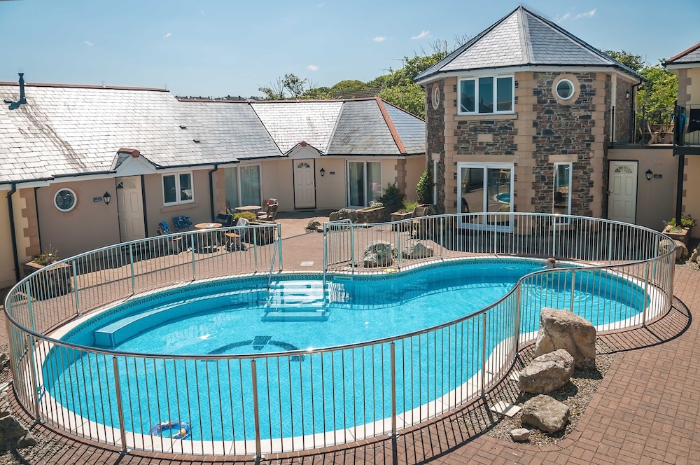 Standard Apartment, 2 Bedrooms, 2 Bathrooms, Pool View photo 2