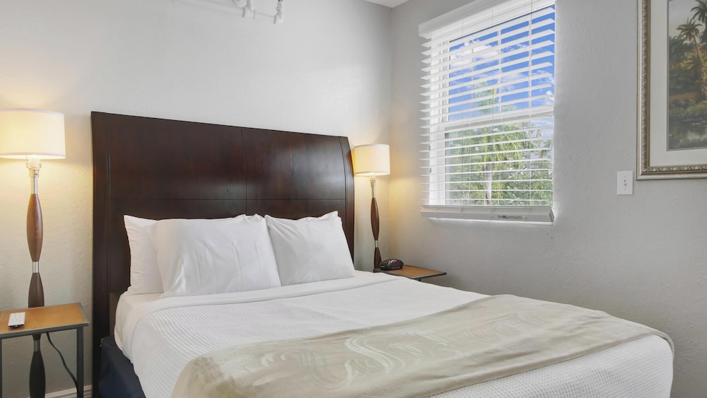 Deluxe Room, 1 Queen Bed with Sofa bed