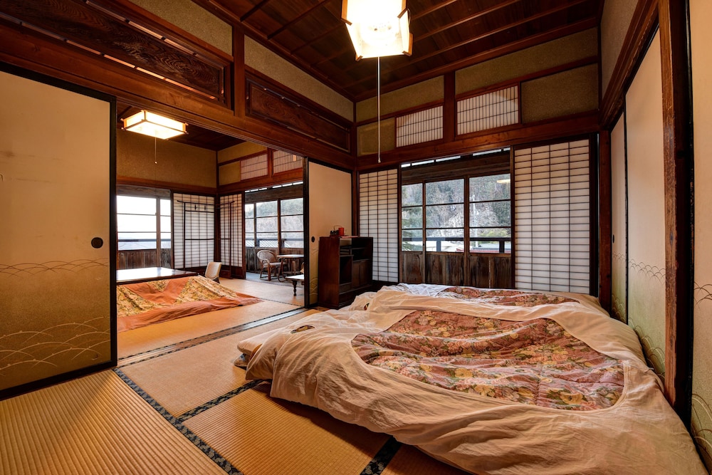 Deluxe Room, Non Smoking, Mountain View photo 2