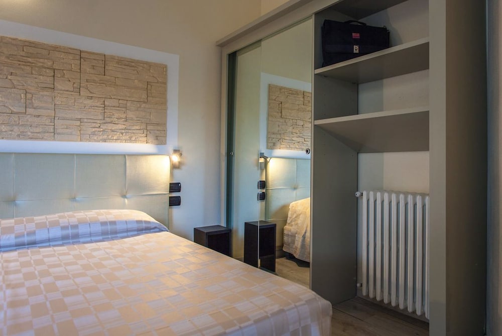 Deluxe Double Room, Hill View - Photo 2