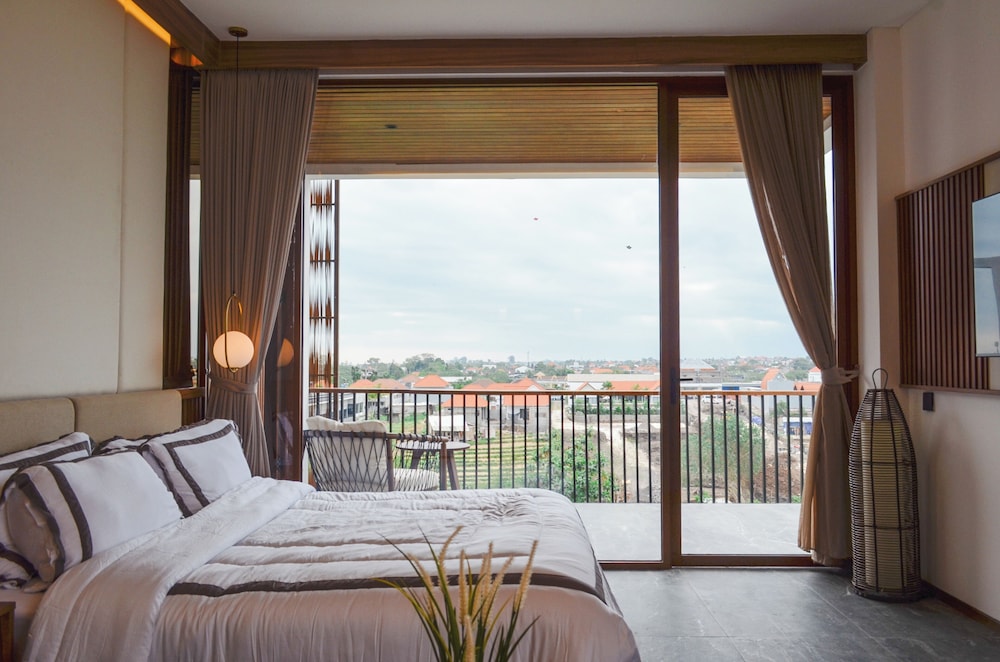 Deluxe Studio, Balcony, Pool View