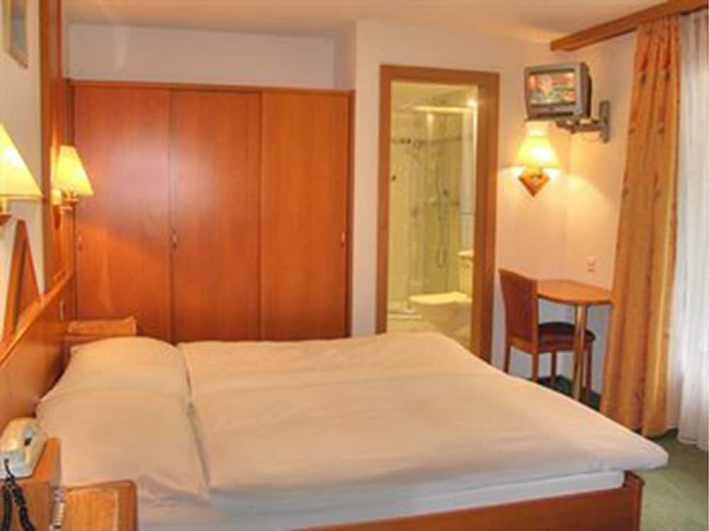 Standard Double Room, Balcony, Mountain View photo 1