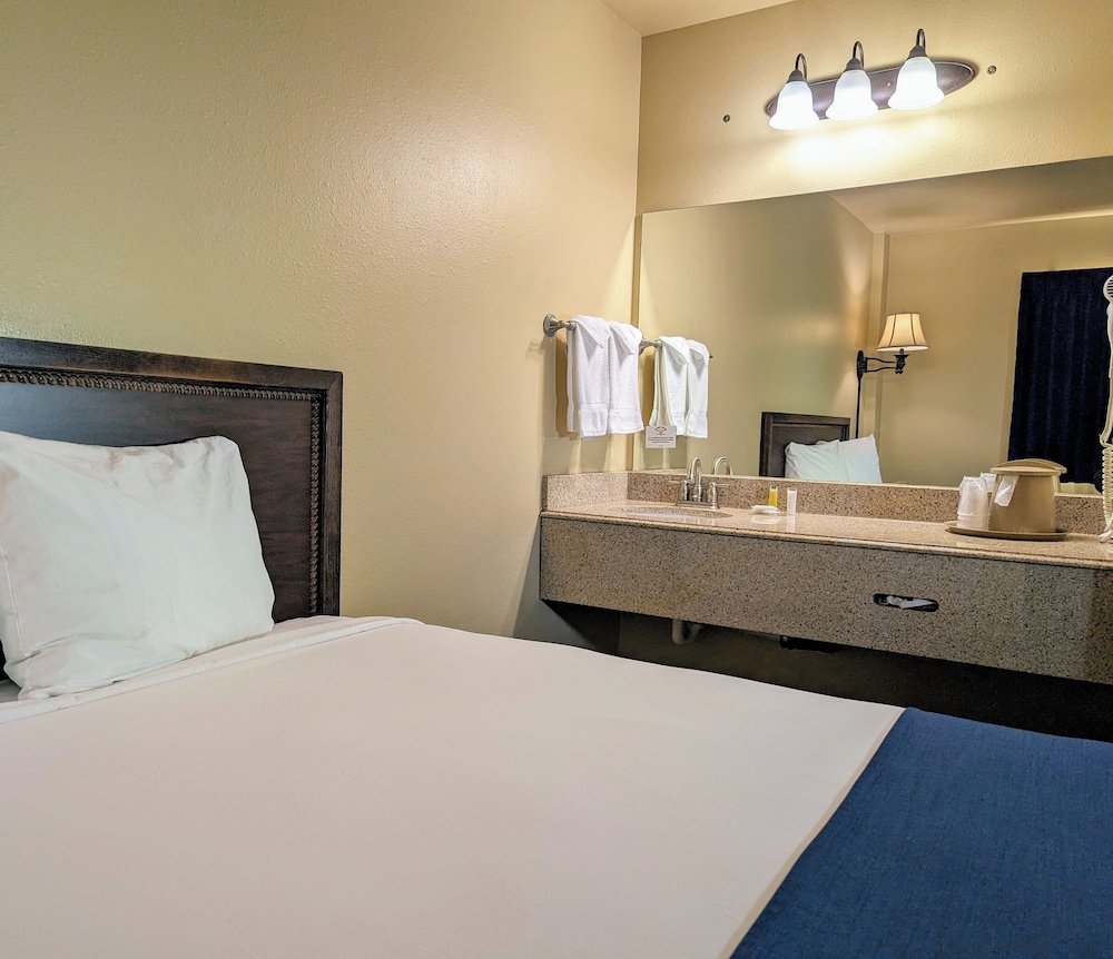 Room, 1 Queen Bed, Accessible - Photo 3
