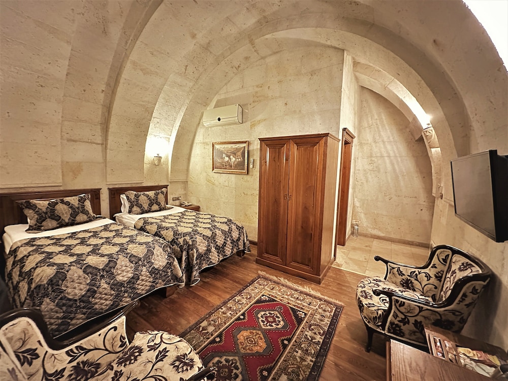 Standard Twin Room - Photo 1