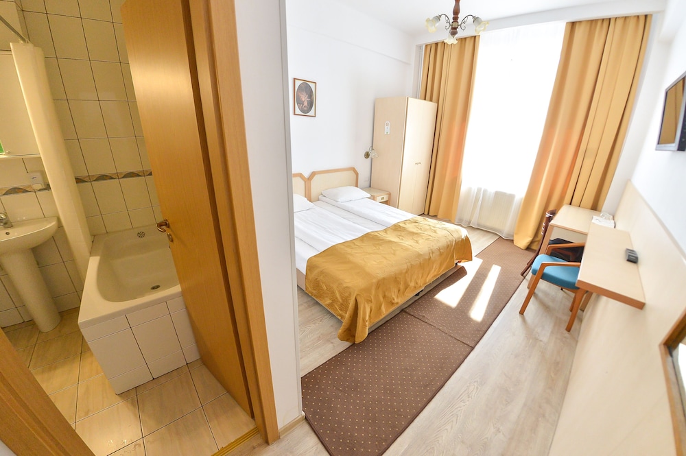 Basic Double or Twin Room, 2 Twin Beds
