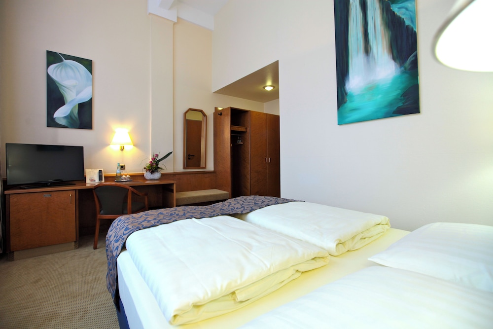 Standard Double Room - Photo 4