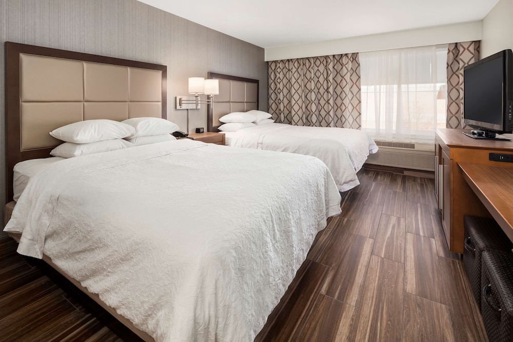 Suite, Multiple Beds, Bathtub (Mobility & Hearing) - Photo 13