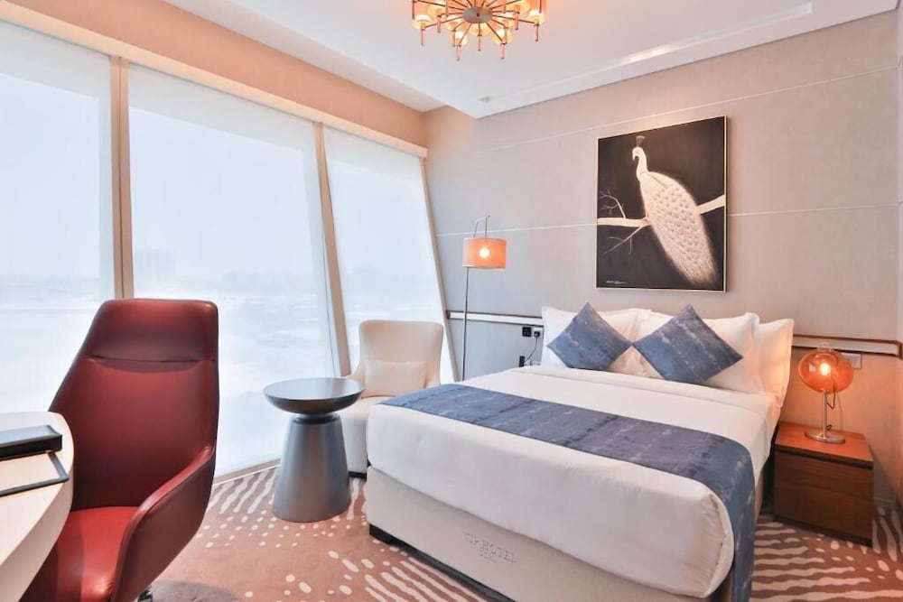 Standard Room, 1 Queen Bed, City View
