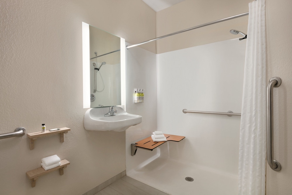 Studio Suite, 2 Double Beds, Accessible (Communications, Roll-In Shower) photo 2