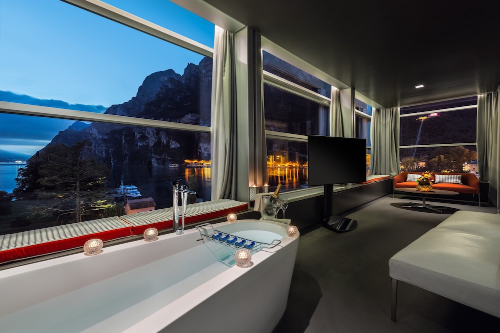 Sky Signature Suite Lake View - Photo 5