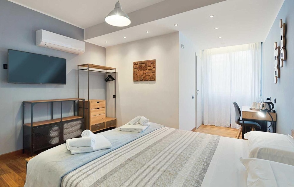 Luxury Studio Suite, Balcony, Park View
