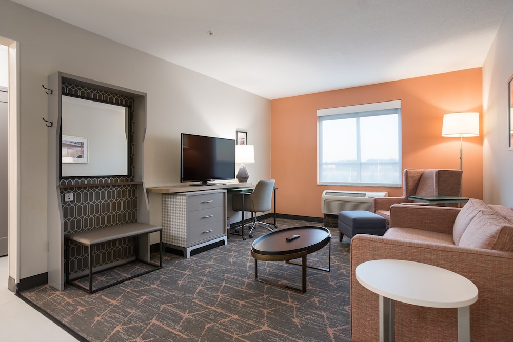 Suite, 1 Bedroom (Dining Area) photo 3