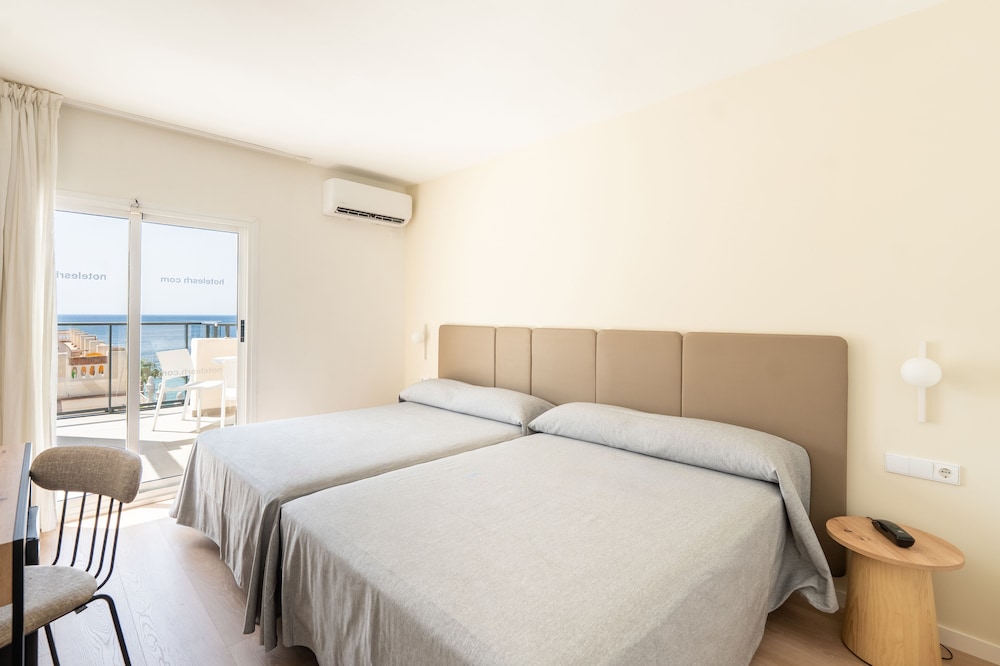 Superior Room, Terrace (3 Adults) - Photo 2