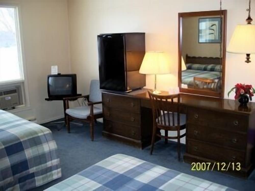 Room, 2 Double Beds photo 3