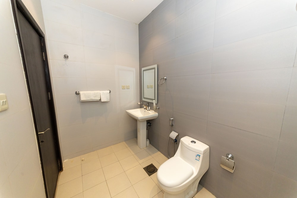 Standard Twin Room - Photo 17