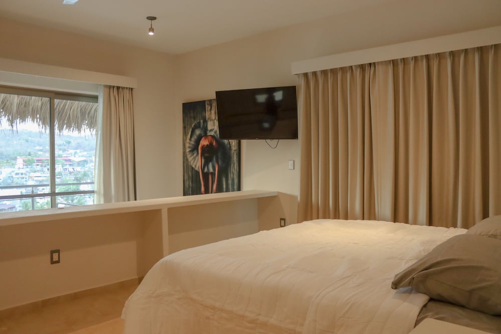 Luxury Apartment, 1 King Bed, Balcony, Oceanfront photo 1