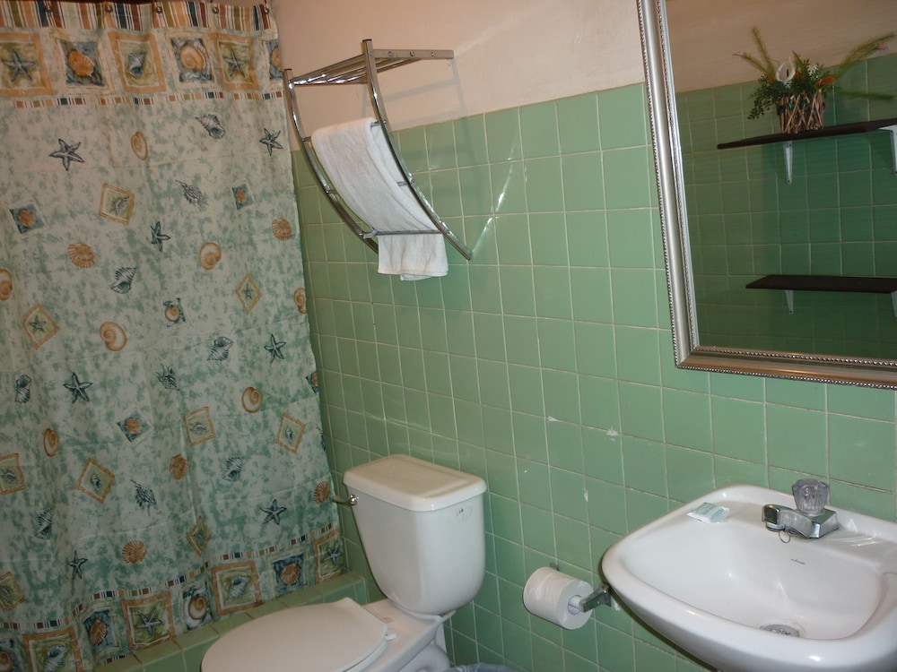 Economy Shared Dormitory, Shared Bathroom (Manuel Antonio) photo 3