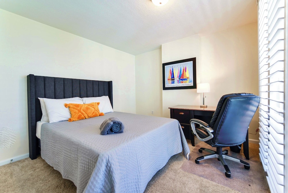 Luxury Condo, 3 Bedrooms, City View photo 2