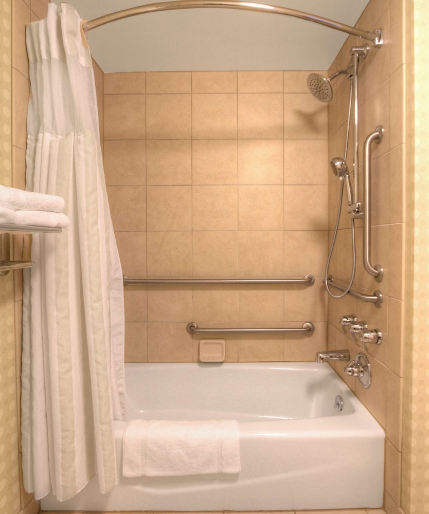 Junior Suite, Accessible, Microwave (Mobility and Hearing) - Photo 7