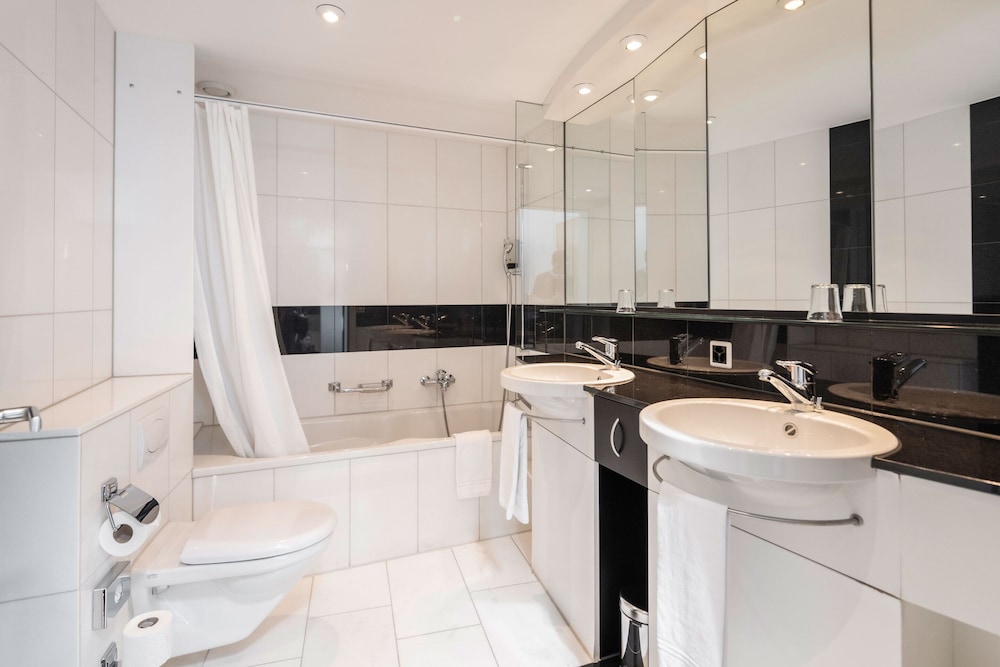Deluxe Double or Twin Room - Photo 15