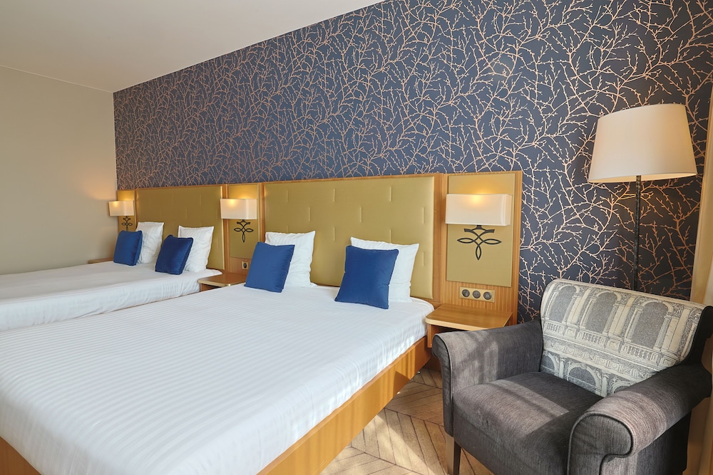 Room, 2 Queen Beds - Photo 3