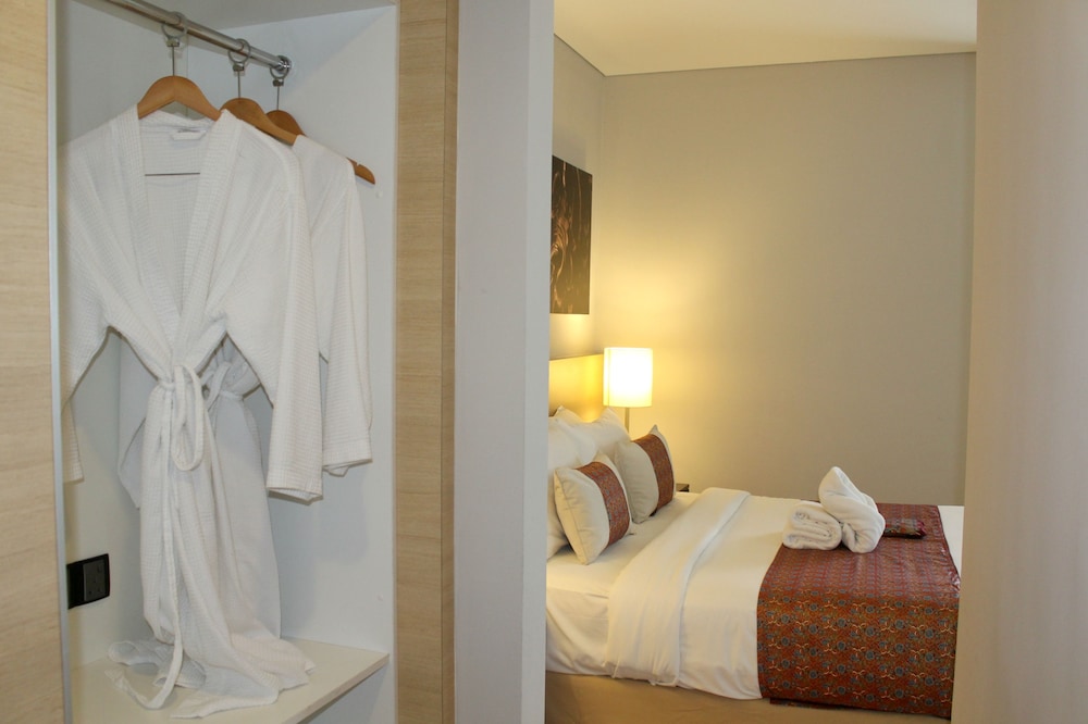 Premier Room, 1 Queen Bed, Non Smoking, Bathtub