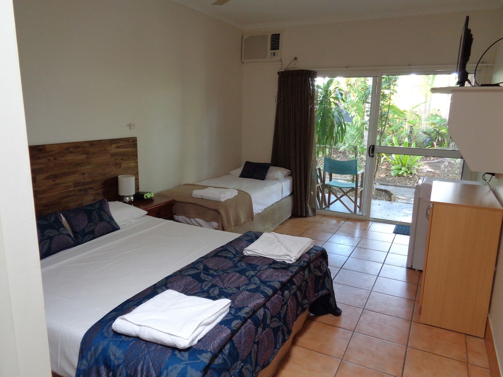 Comfort Twin Room, Multiple Beds, Pool View, photo 6