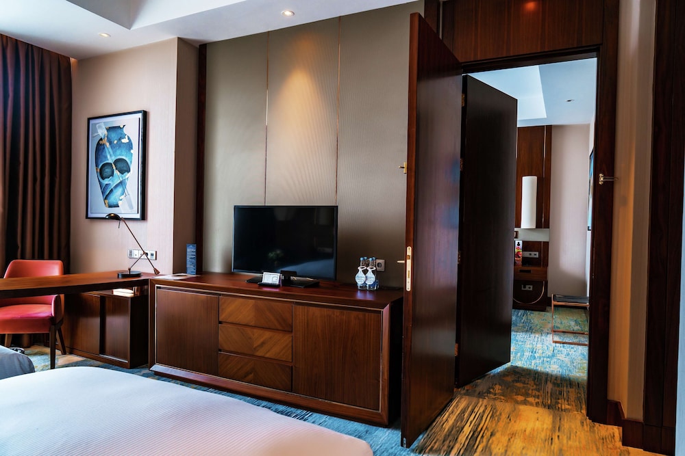 Family Room, 2 Bedrooms