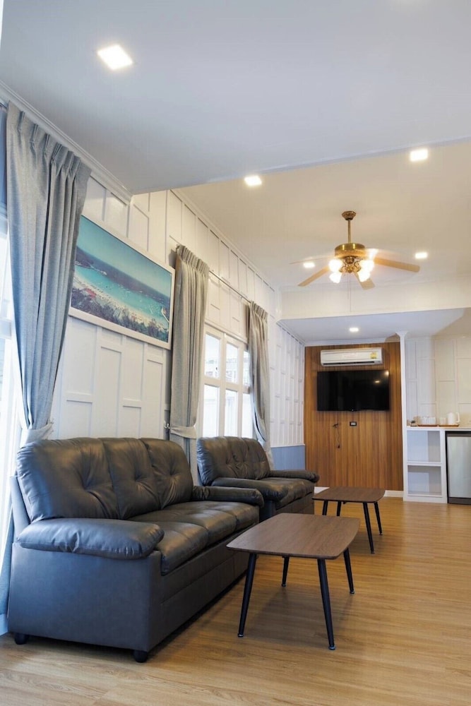 Superior Family Suite - Photo 3