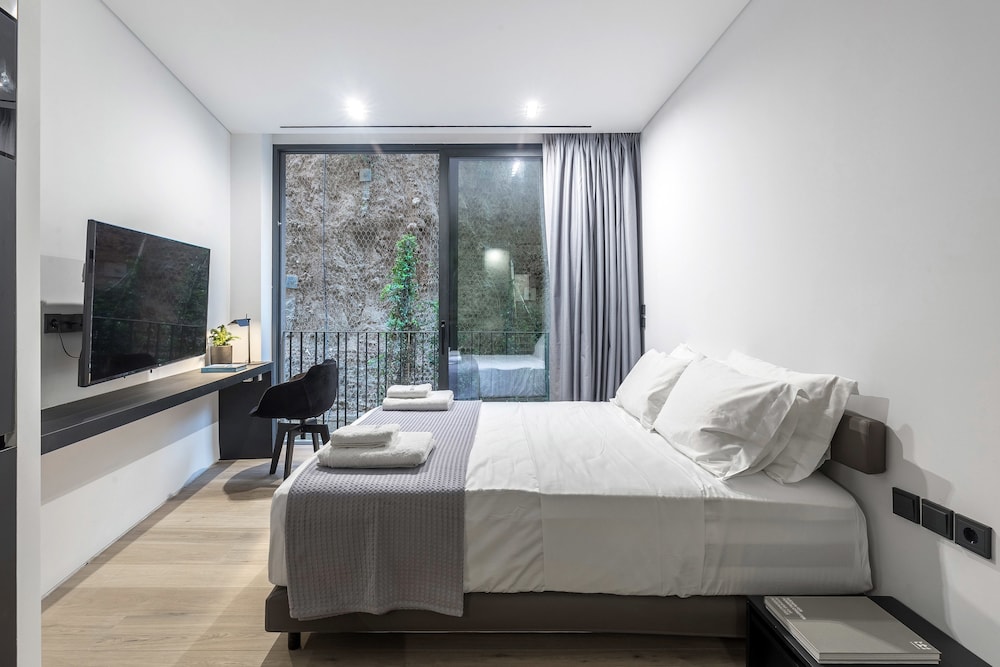 Deluxe Suite, 1 Queen Bed, Hill View (Suite, 101)