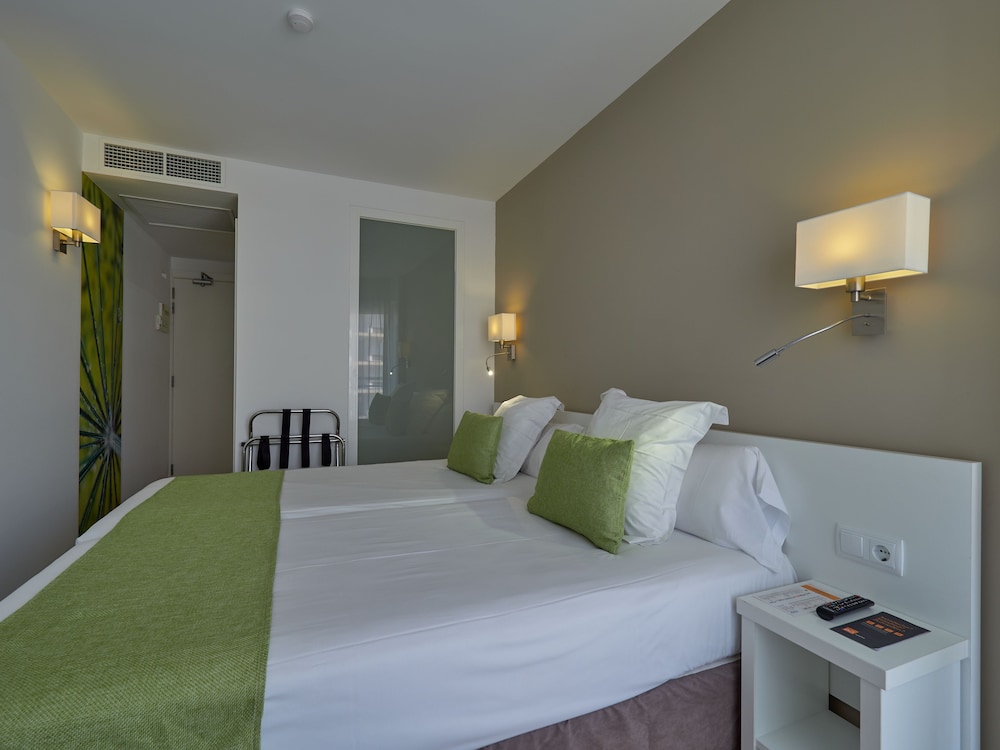 Standard Twin Room - Photo 5