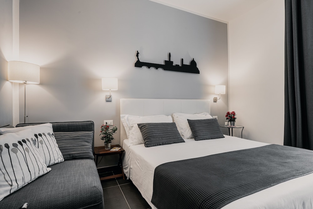 Comfort Triple Room, 1 King Bed with Sofa bed, Balcony photo 3