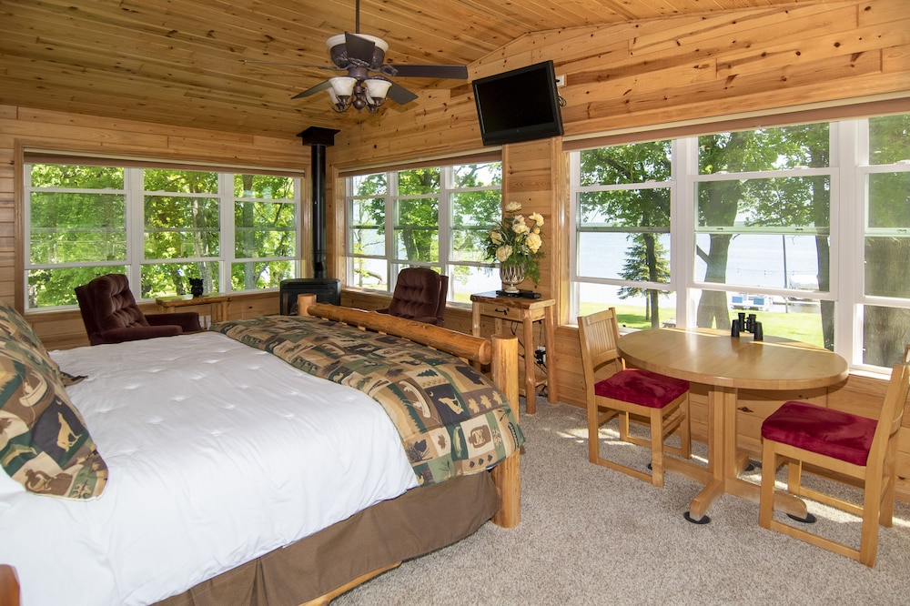 Deluxe Double Room, Ensuite, Lake View (Bay View Suite)