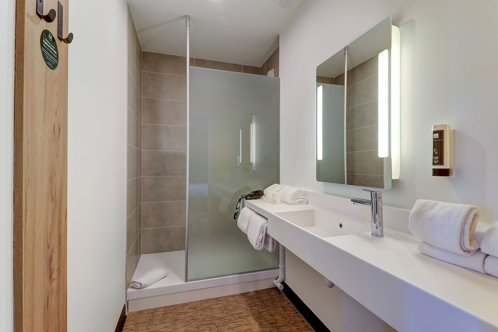 Twin Room, Non Smoking - Photo 2