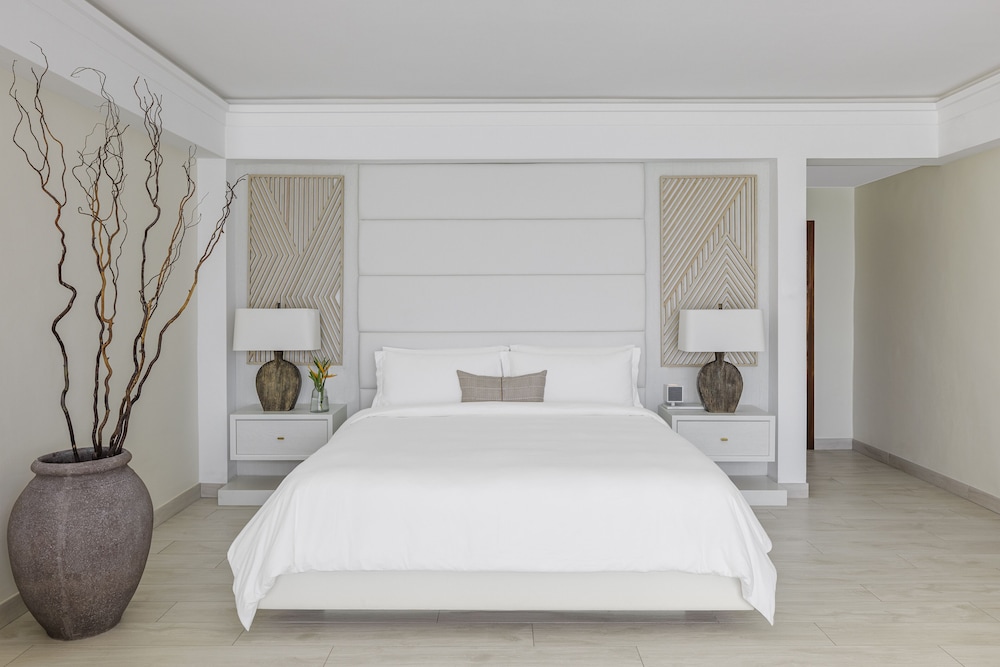 Resort View King Junior Suite At Rendezvous Beach