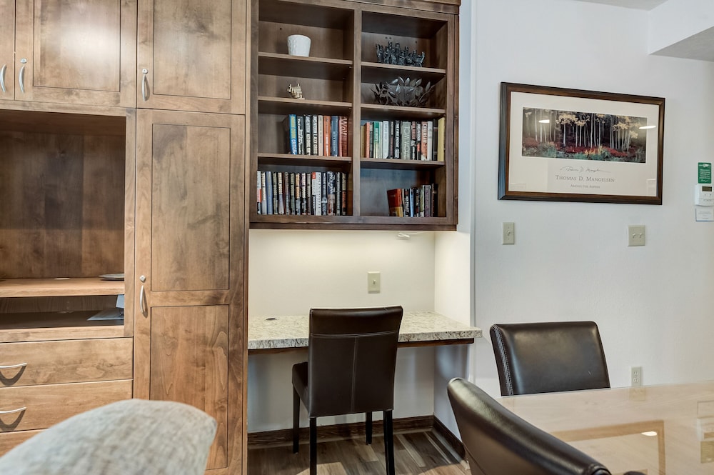 2 Bedroom Condominium - Photo 42